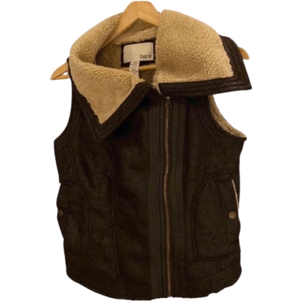 Bar III women's vest with beige lining. Very warm and stylish. Size. M